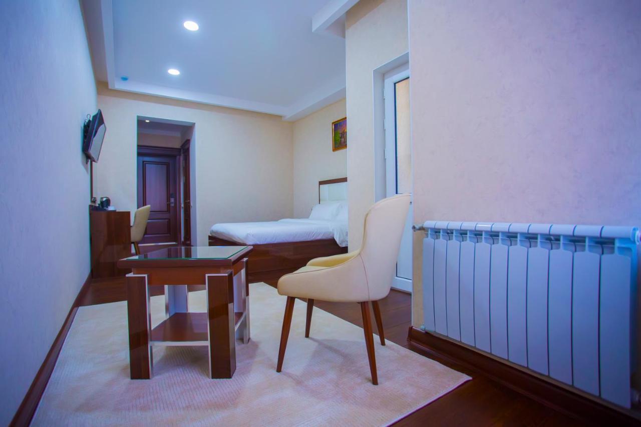 Hotel Ayni Душанбе Екстериор снимка