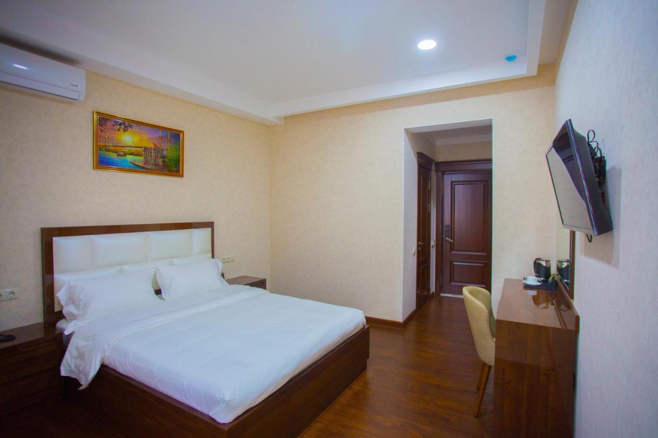 Hotel Ayni Душанбе Екстериор снимка