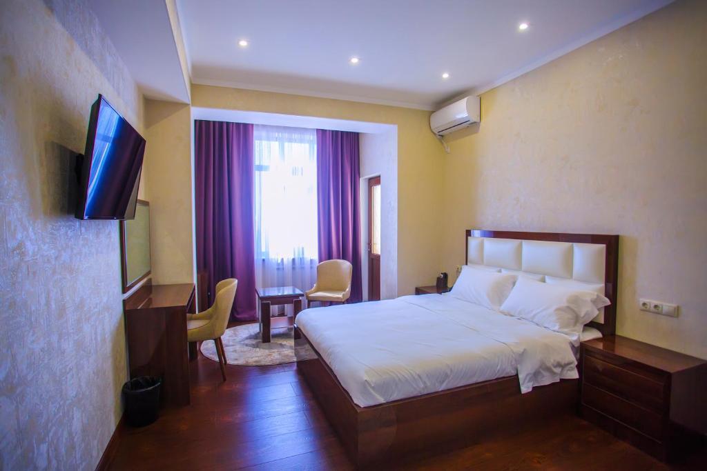Hotel Ayni Душанбе Екстериор снимка