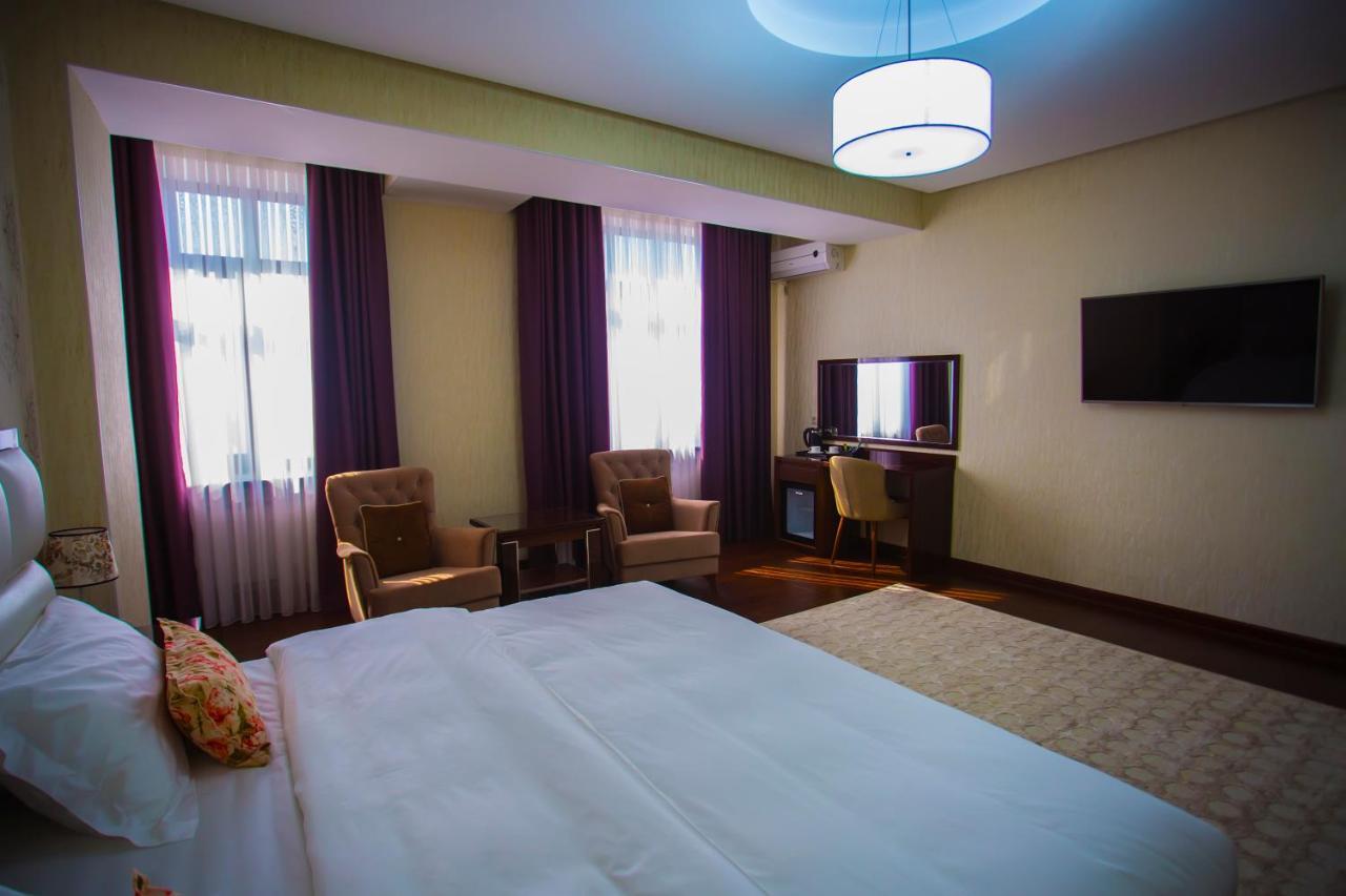 Hotel Ayni Душанбе Екстериор снимка