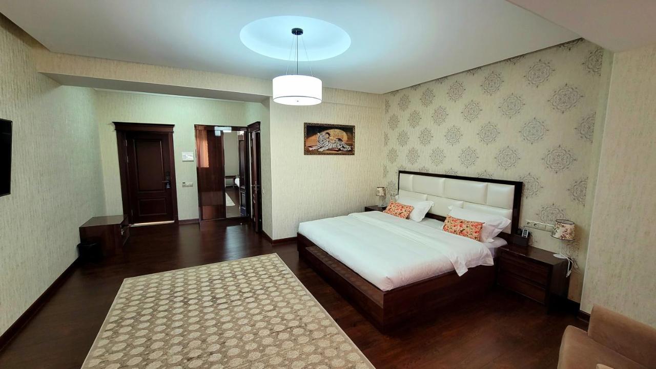 Hotel Ayni Душанбе Екстериор снимка