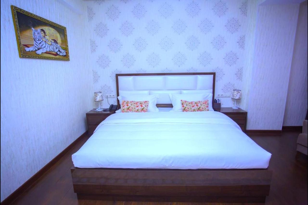 Hotel Ayni Душанбе Екстериор снимка