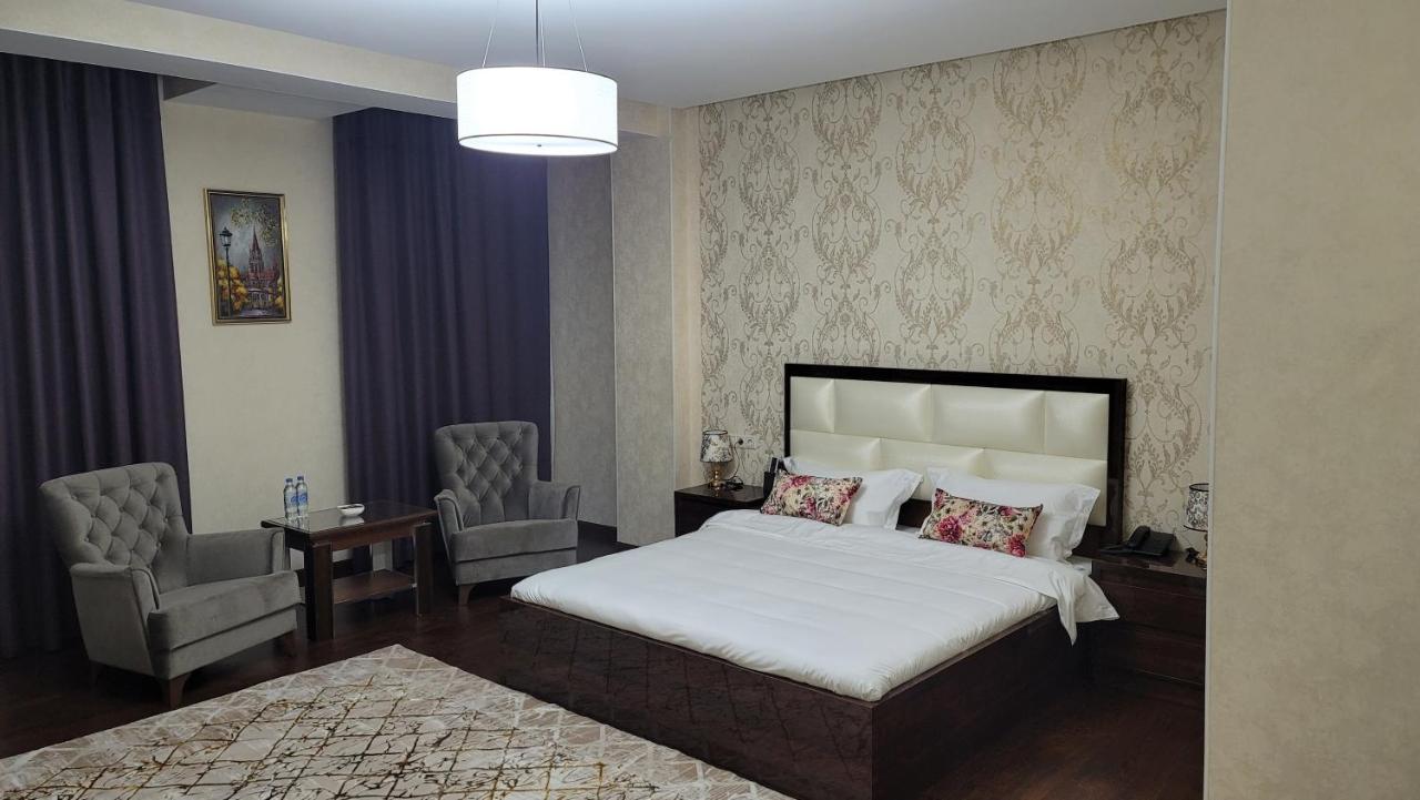 Hotel Ayni Душанбе Екстериор снимка