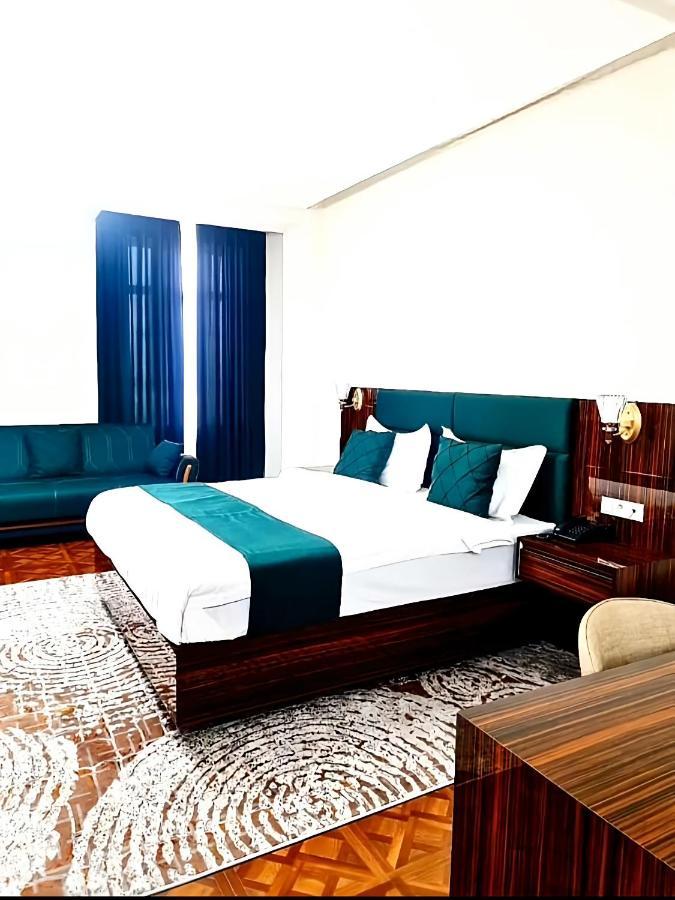 Hotel Ayni Душанбе Екстериор снимка