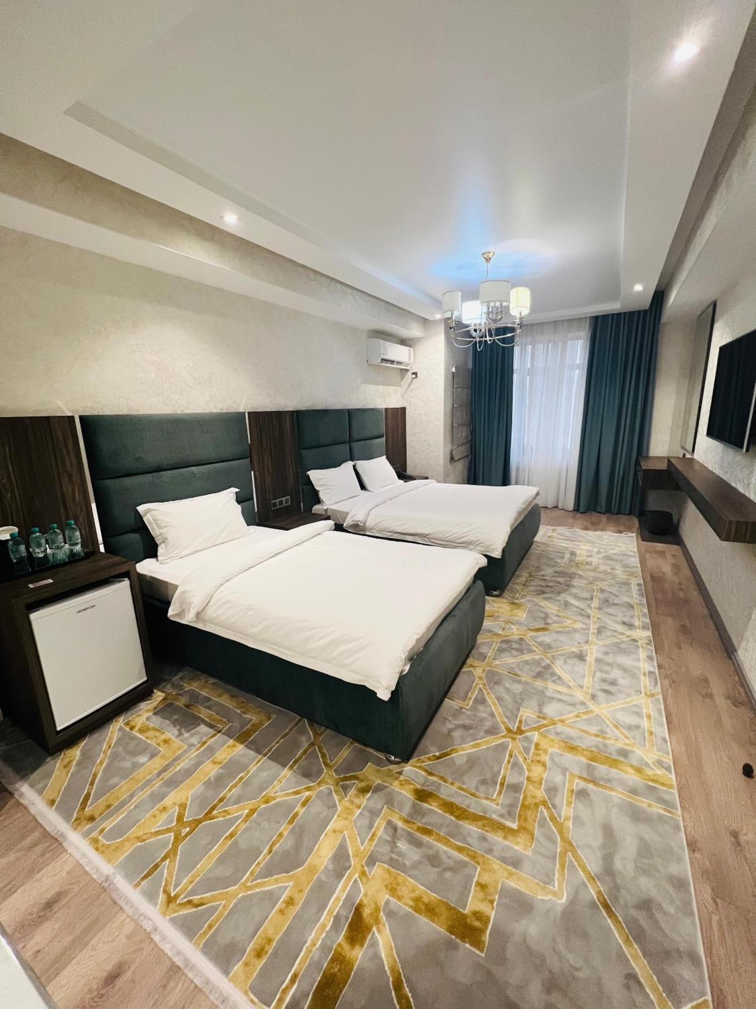 Hotel Ayni Душанбе Екстериор снимка
